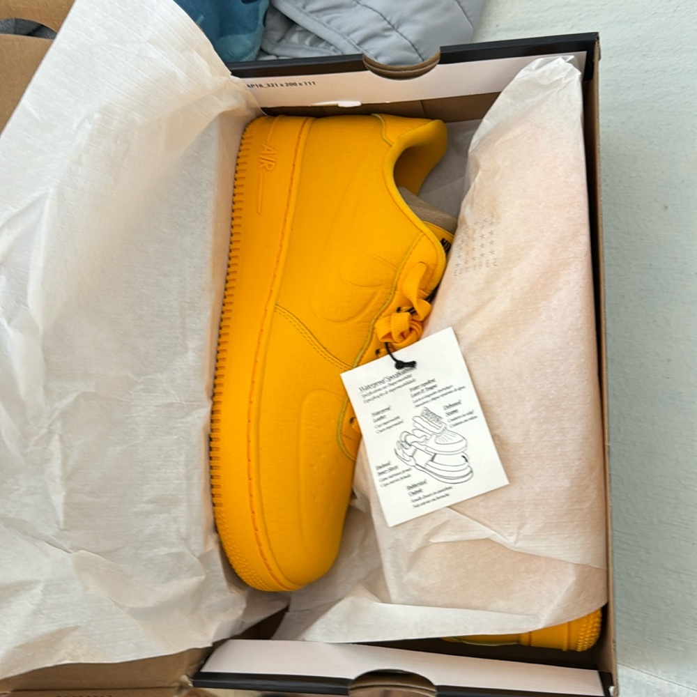 Men’s Nike Air Force 1 Low All Yellow Size 8.5 DEADSTOCK